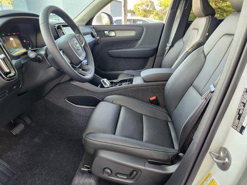 2025 Volvo XC40 Plus Bright Theme