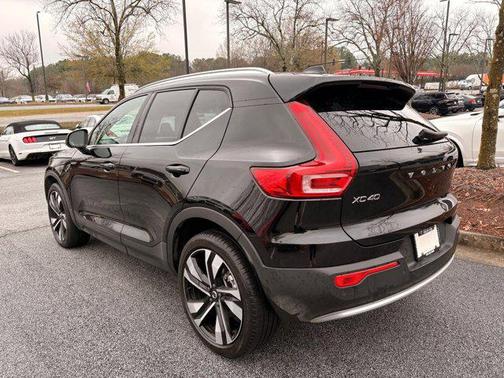 2024 Volvo XC40 B5 Plus Bright Theme