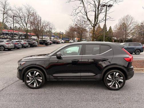 2024 Volvo XC40 B5 Plus Bright Theme