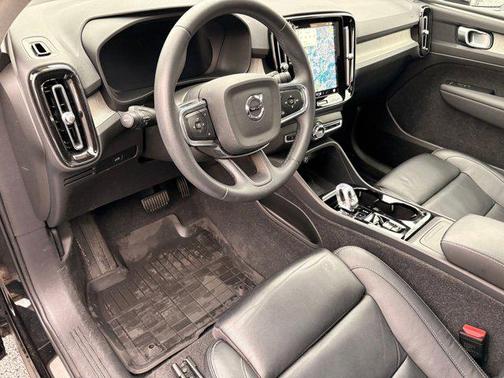 2024 Volvo XC40 B5 Plus Bright Theme