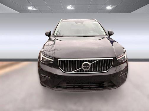 2024 Volvo XC40 B5 Plus Bright Theme