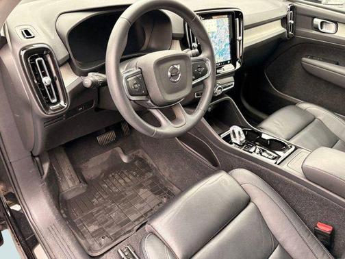 2024 Volvo XC40 B5 Plus Bright Theme
