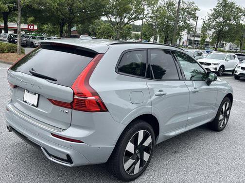 2025 Volvo XC60 Plug-In Hybrid T8 Plus
