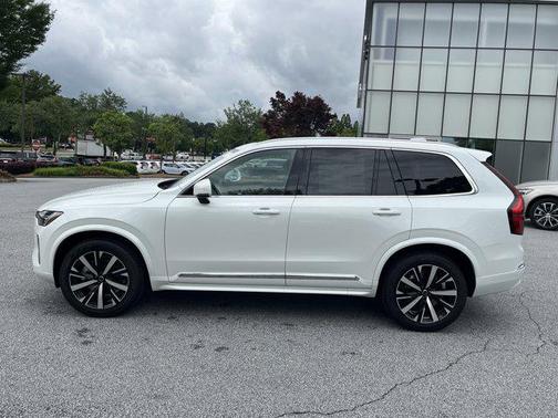2025 Volvo XC90 B6 Core