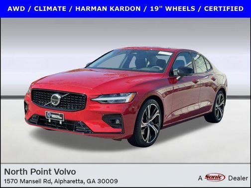 2023 Volvo S60 B5 Plus Dark Theme