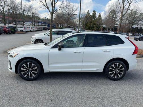 2023 Volvo XC60 B5 Plus Dark Theme