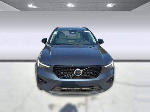 2026 Volvo XC40 B5 Ultra