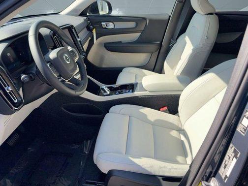 2026 Volvo XC40 B5 Ultra