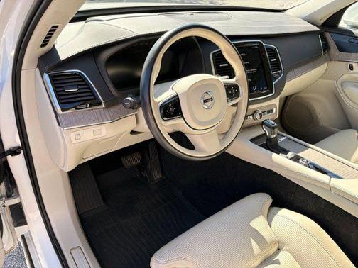 2022 Volvo XC90 T6 Inscription