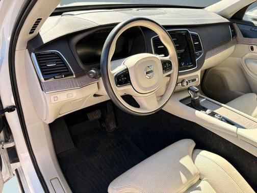 2022 Volvo XC90 T6 Inscription