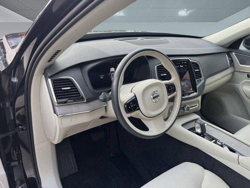 2024 Volvo XC90 B5 Plus Bright Theme