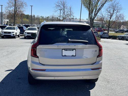 2025 Volvo XC90 B5 Core