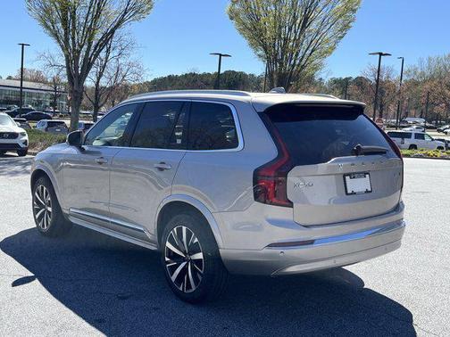2025 Volvo XC90 B5 Core