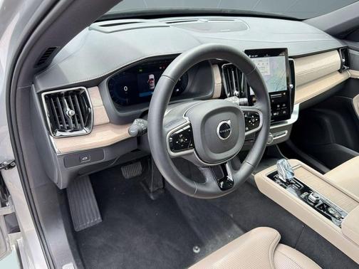 Silver Dawn Metallic 2025 Volvo XC90 B5 Ultra 7-Seater