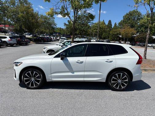 2023 Volvo XC60 B5 Plus Dark Theme