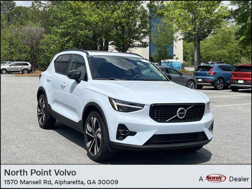 2025 Volvo XC40 B5 Ultra Dark Theme