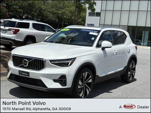 2025 Volvo XC40 B5 Plus Bright Theme