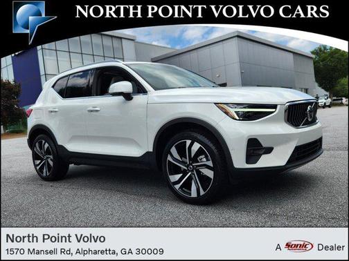 2025 Volvo XC40 Plus Bright Theme