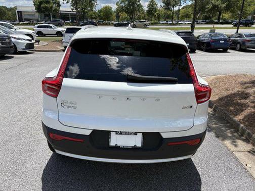 2025 Volvo XC40 B5 Plus Bright Theme