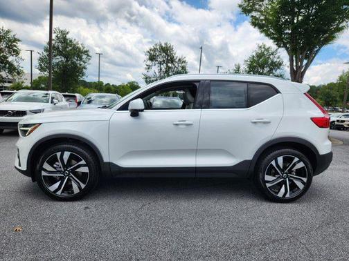 2025 Volvo XC40 Plus Bright Theme