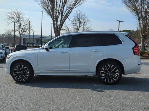 2025 Volvo XC90 Plug-In Hybrid T8 Plus 7-Seater