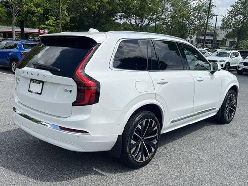 2025 Volvo XC90 B5 Plus 6-Seater