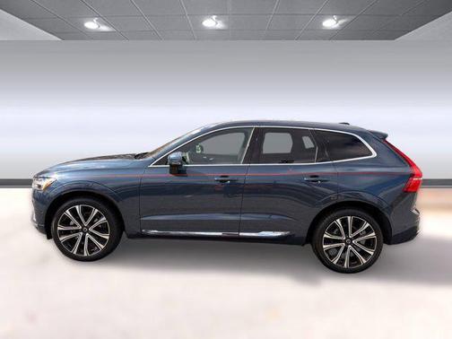2023 Volvo XC60 B5 Ultimate Bright Theme