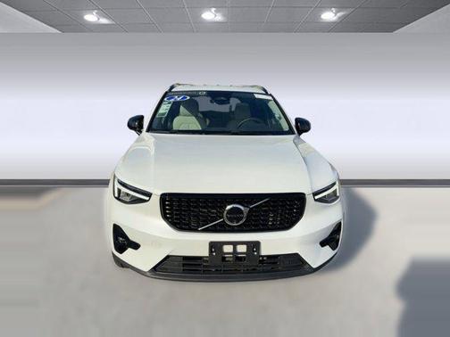 2024 Volvo XC40 B5 Plus Dark Theme