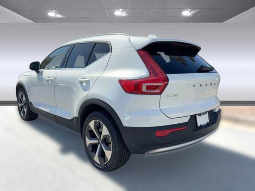 2023 Volvo XC40 B4 Plus Bright Theme