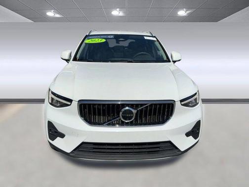 2023 Volvo XC40 B4 Plus Bright Theme