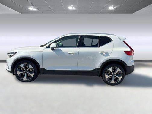 2023 Volvo XC40 B4 Plus Bright Theme