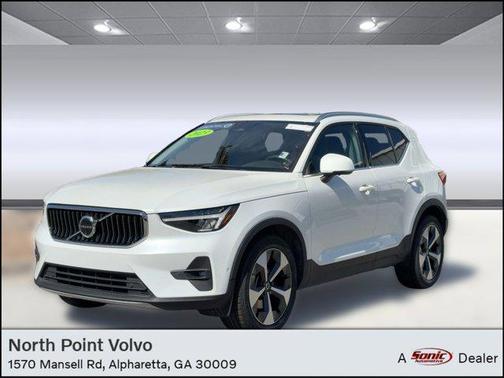 2023 Volvo XC40 B4 Plus Bright Theme