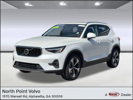 2023 Volvo XC40 B4 Plus Bright Theme