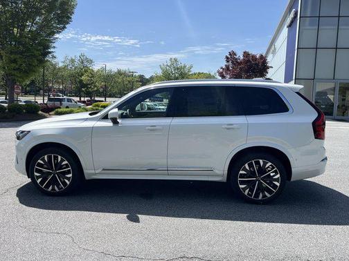 2025 Volvo XC90 B5 Plus 6-Seater