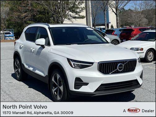 2025 Volvo XC40 B5 Core Bright Theme