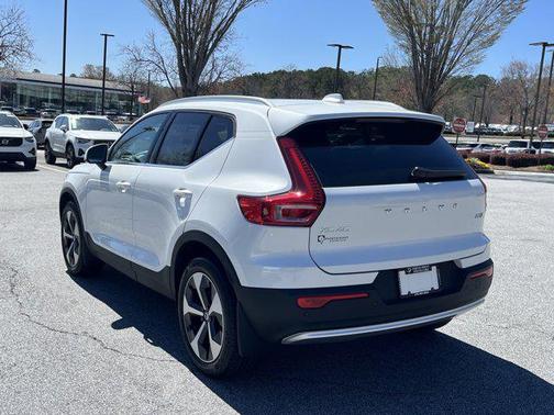 2025 Volvo XC40 B5 Core Bright Theme