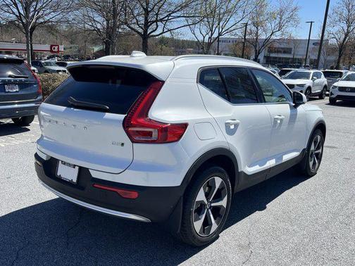2025 Volvo XC40 B5 Core Bright Theme