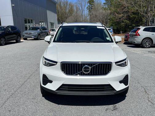 2025 Volvo XC40 B5 Core Bright Theme