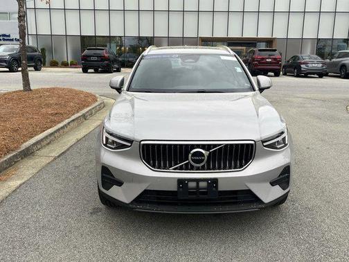 2024 Volvo XC40 B5 Core Bright Theme