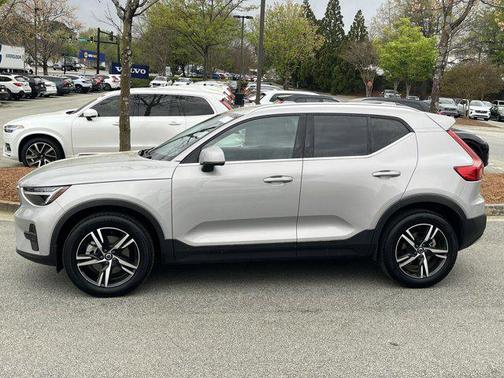 2024 Volvo XC40 B5 Core Bright Theme