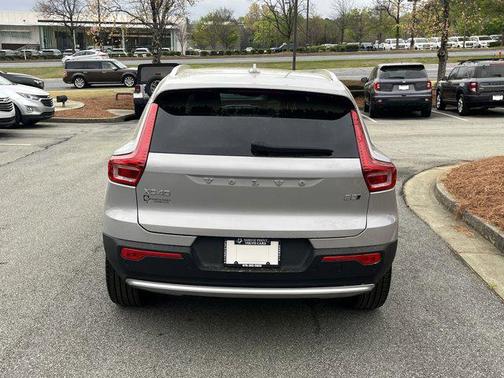 2024 Volvo XC40 B5 Core Bright Theme