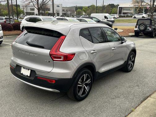 2024 Volvo XC40 B5 Core Bright Theme
