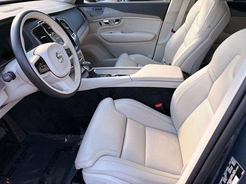 2022 Volvo XC90 T6 Inscription