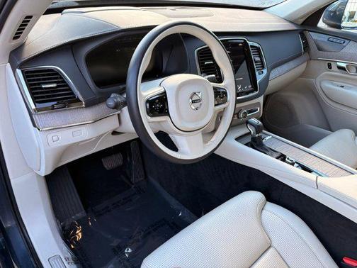 2022 Volvo XC90 T6 Inscription