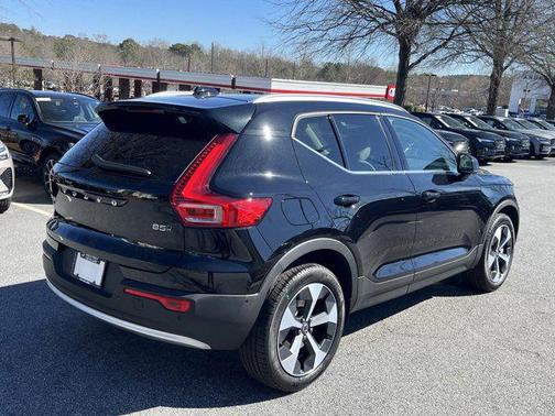 2025 Volvo XC40 B5 Plus Bright Theme
