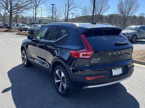 2025 Volvo XC40 B5 Plus Bright Theme