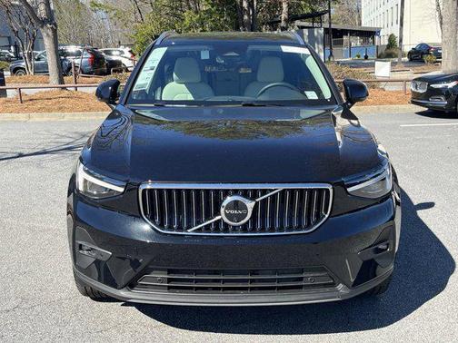 2025 Volvo XC40 B5 Plus Bright Theme
