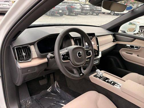 2025 Volvo XC90 B6 Plus 7-Seater