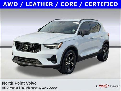 2024 Volvo XC40 B5 Core Dark Theme