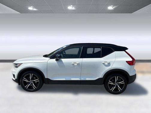 2022 Volvo XC40 T5 R-Design